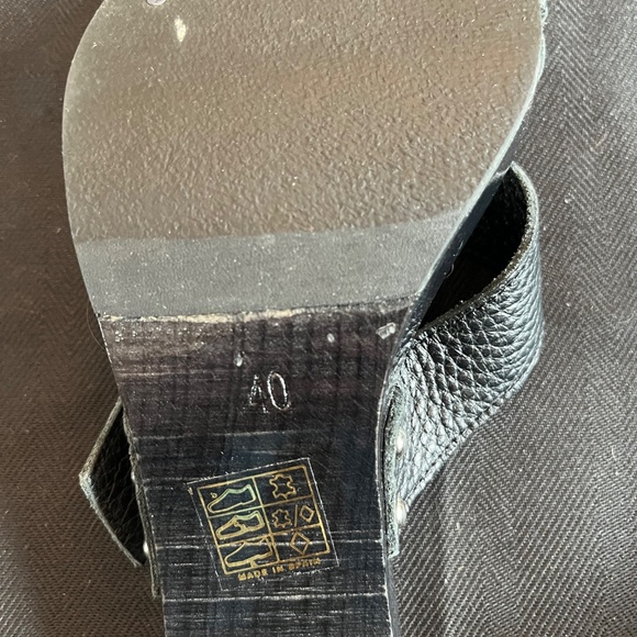 Burberry Black Leather and Patent Leather Sandal - Picture 6 of 7